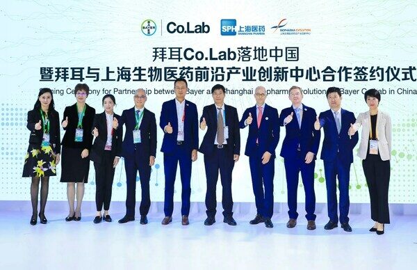 在上海相关领导的共同见证下,拜耳与上海生物医药前沿产业创新中心就Co.Lab共创平台达成合作。 在上海相关领导的共同见证下,拜耳与上海生物医药前沿产业创新中心就Co.Lab共创平台达成合作。
