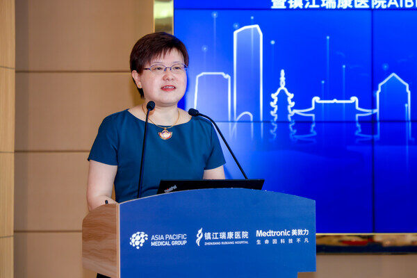 美敦力副总裁兼中国骨科与神外业务集团总经理于婧 在签约仪式上致辞 美敦力副总裁兼中国骨科与神外业务集团总经理于婧 在签约仪式上致辞