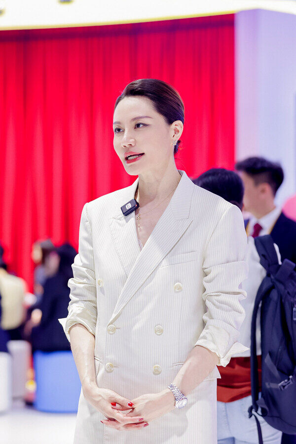 欧莱雅中国适乐肤品牌总经理 周双伟女士 欧莱雅中国适乐肤品牌总经理 周双伟女士