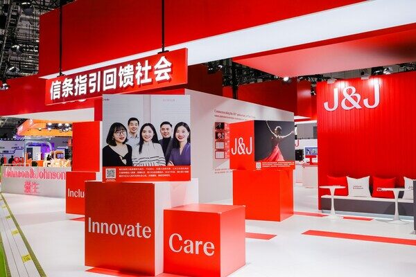 第六届进博会强生展台“信条指引回馈社会”展区 第六届进博会强生展台“信条指引回馈社会”展区
