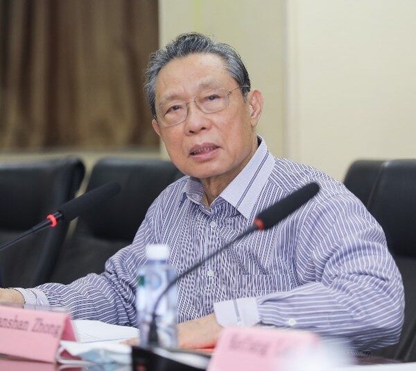 国家呼吸疾病临床医学研究中心主任、中国工程院钟南山院士 国家呼吸疾病临床医学研究中心主任、中国工程院钟南山院士