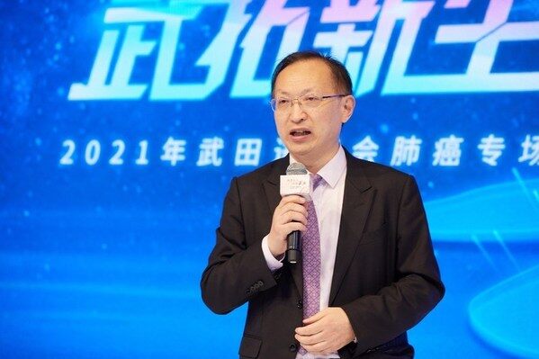 图示:周彩存教授介绍中国肺癌诊疗现状 图示:周彩存教授介绍中国肺癌诊疗现状
