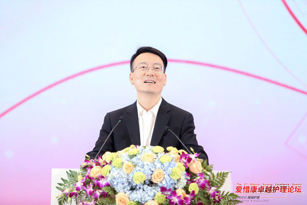 海南乐城国际医疗旅游先行区管理局党委书记、局长顾刚致辞