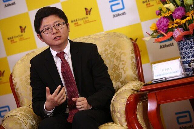 6.-雅培糖尿病业务中国总经理向宇博士接受媒体采访.png