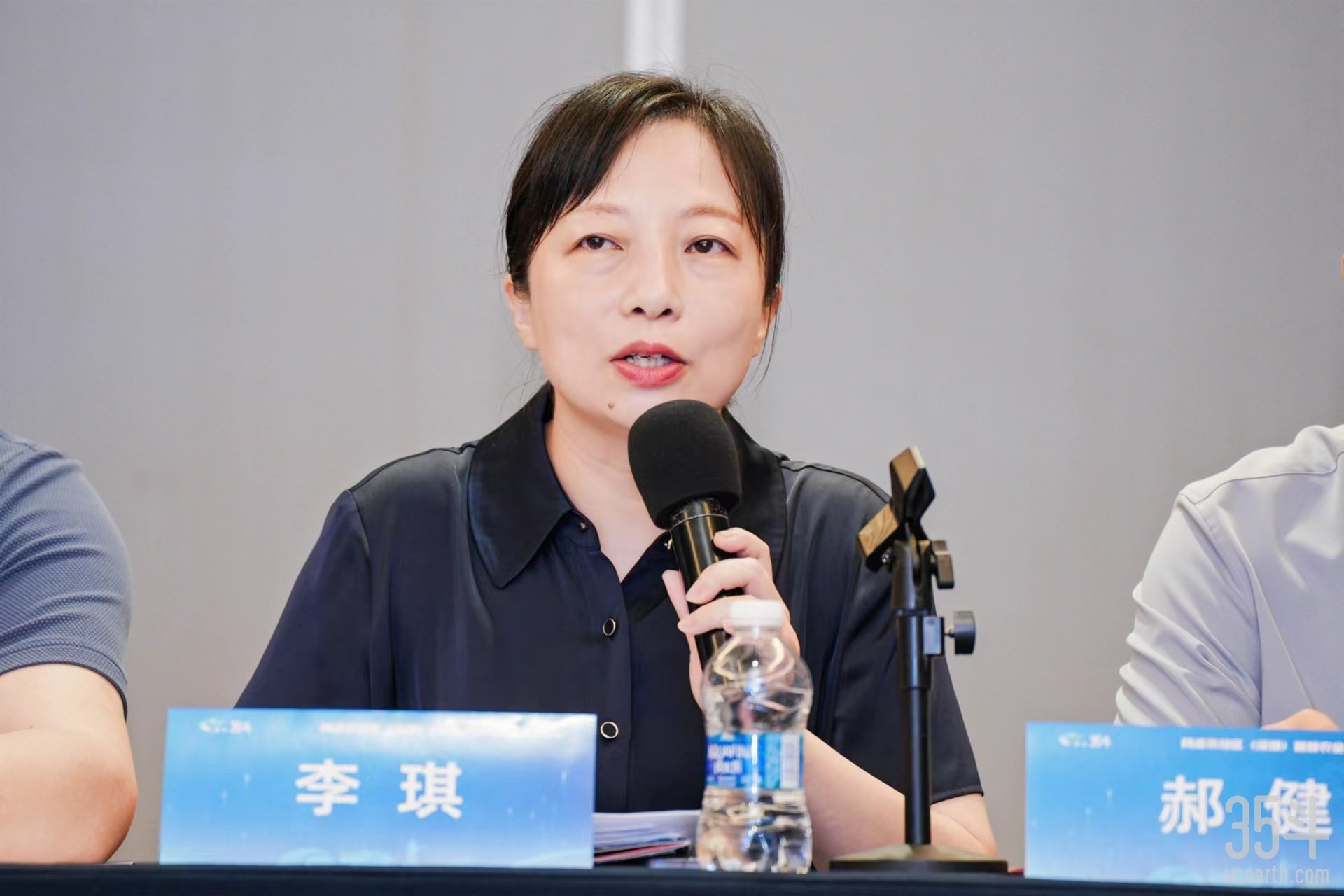 李.jpg