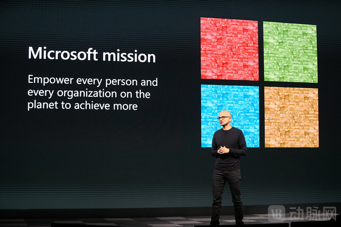 700Satya_Nadella_02.jpg