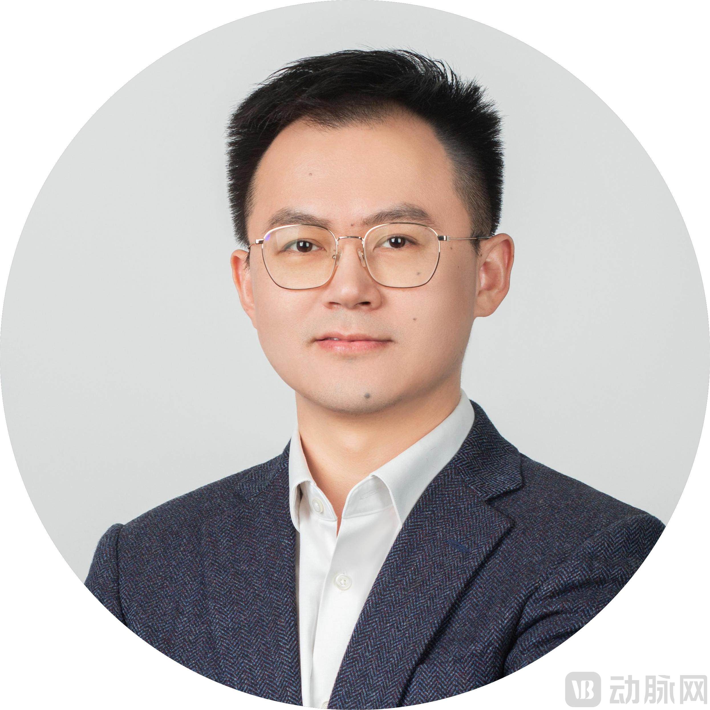 黄锐.jpg