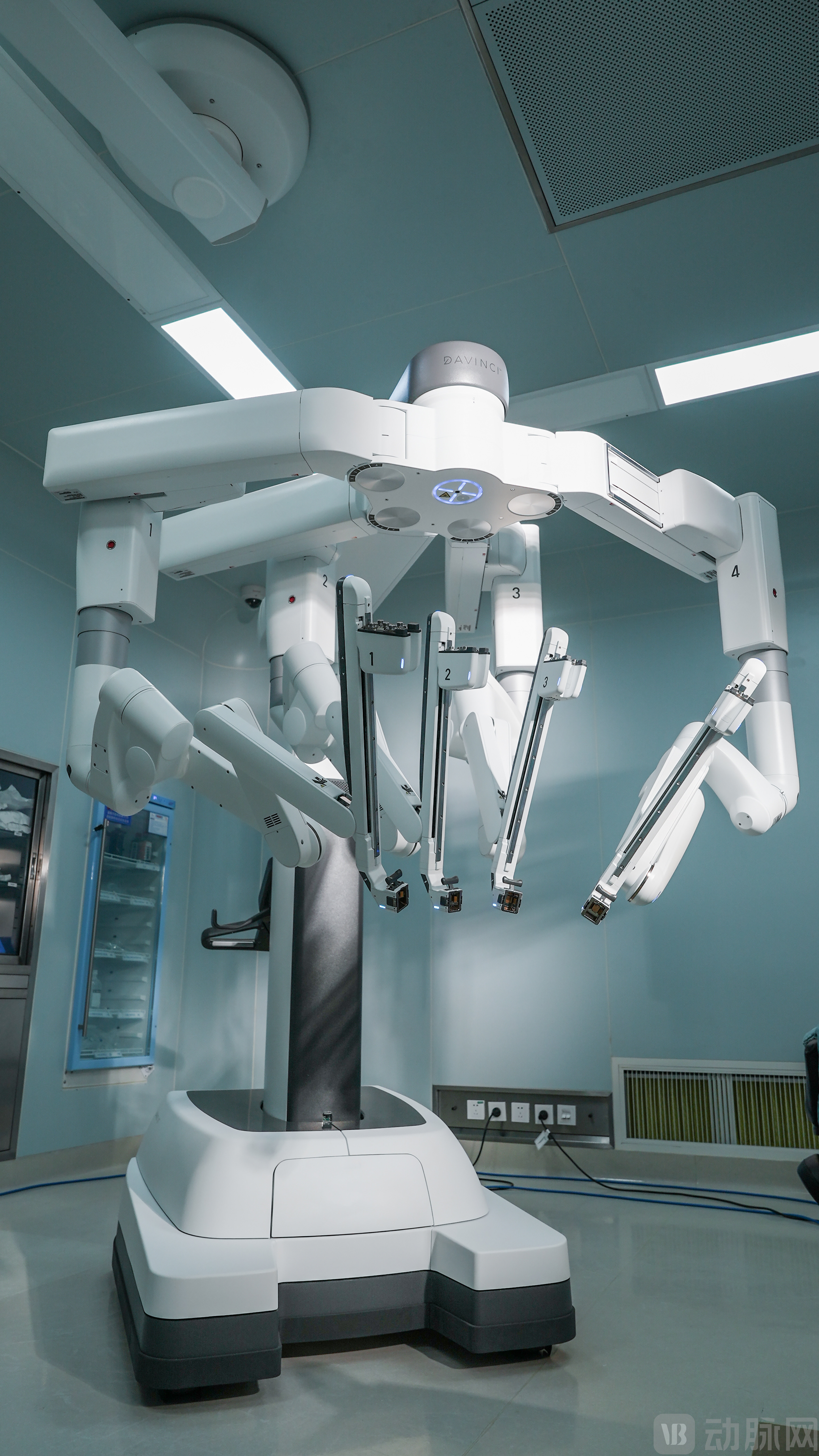 手术机器人2-泰康.jpg