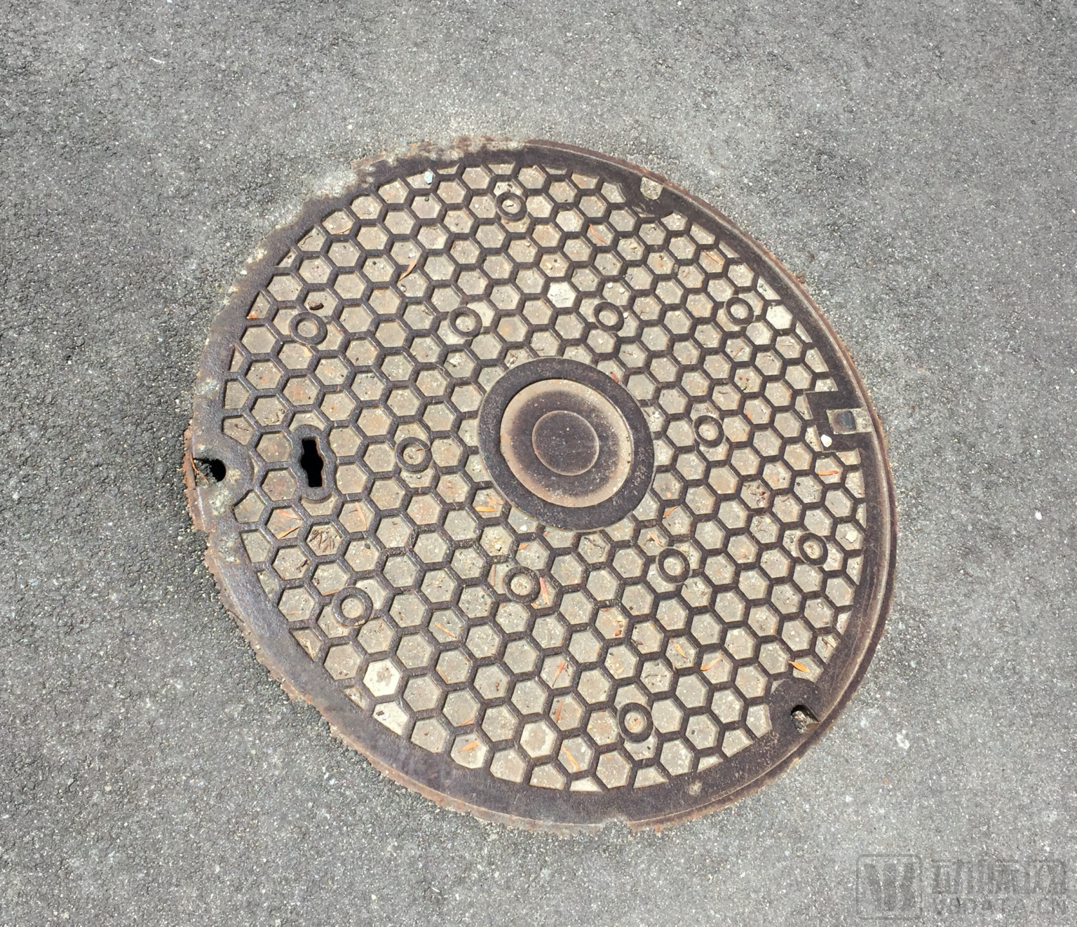 manhole-cover-glenoid-2-1536x1322.png