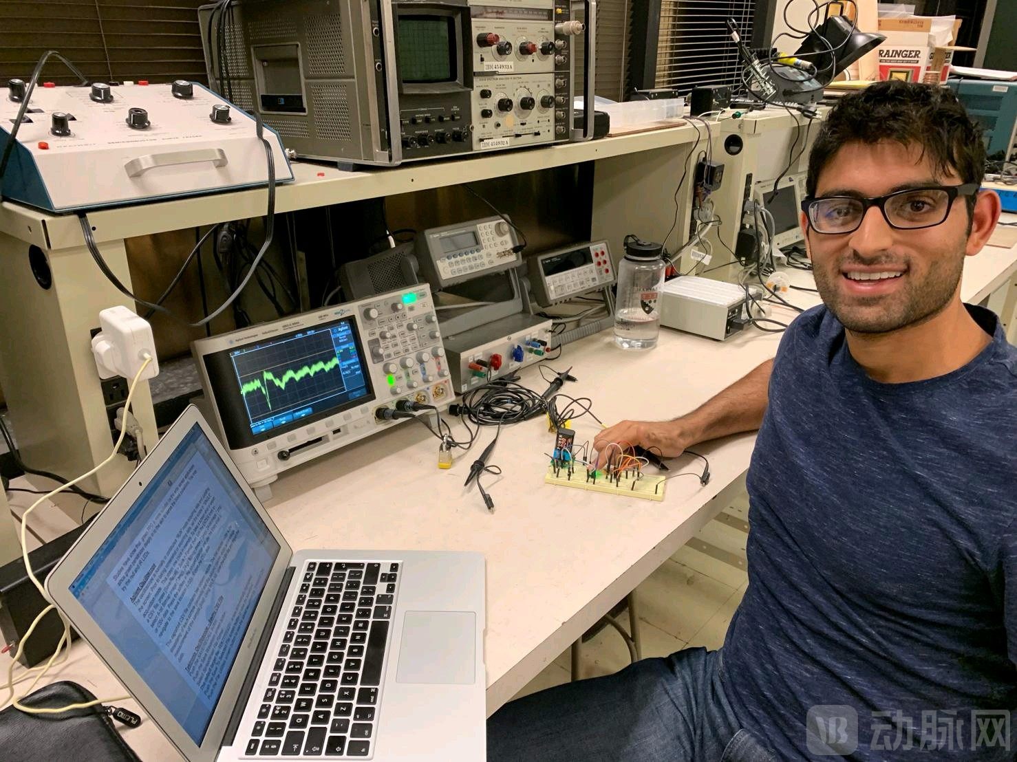 Walid Mrad,联席工程师,MIT学历,NASA、阿尔斯通经历,协助创始人完善车载式移动口腔医院功能,(图)优化诊断设备成像。.jpg