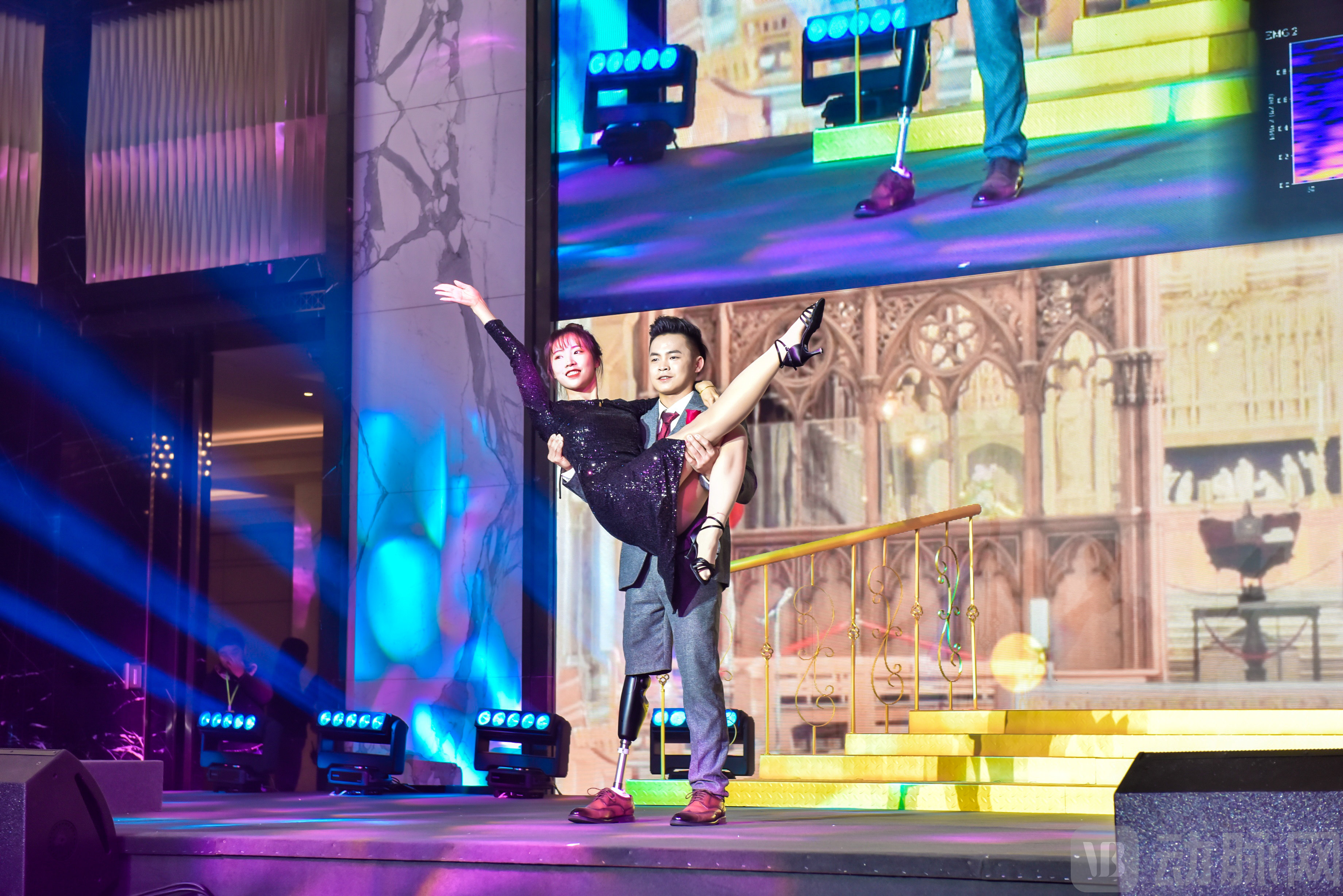 小林 结尾造型 全景.jpg